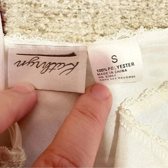 Vintage 90’s White lace cami top with floral design size small - Picture 11 of 14